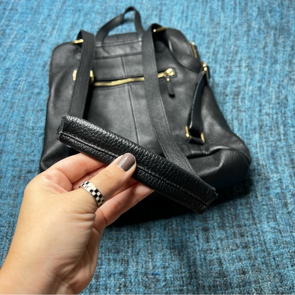 L.Credi Pebbled Leather Convertible Backpack in Black Made in Italy - Picture 6 of 6